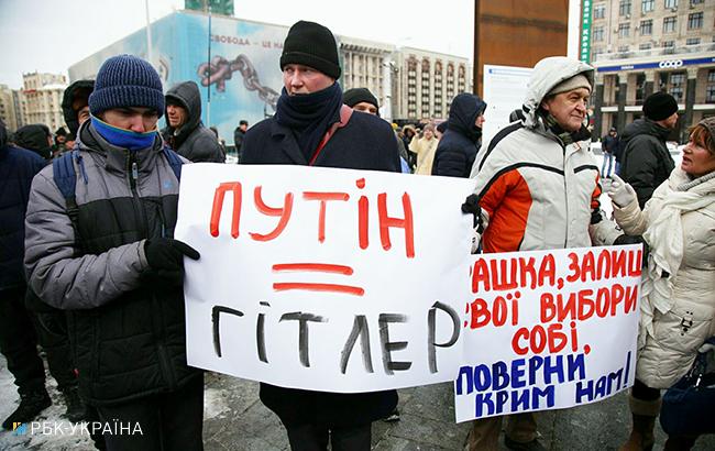 Как в Киеве активисты протестовали против выборов президента в РФ: яркий фоторепортаж