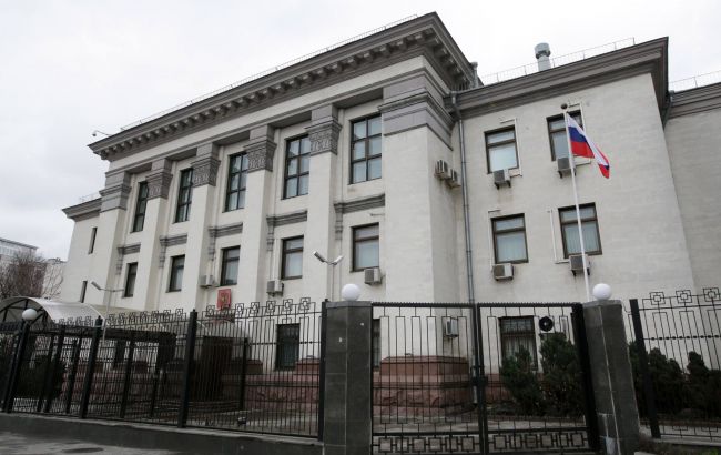 Україна у відповідь висилає старшого дипломата посольства РФ