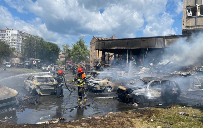 Удари по офісах, загиблі та пожежа: все що відомо про атаку на Вінницю