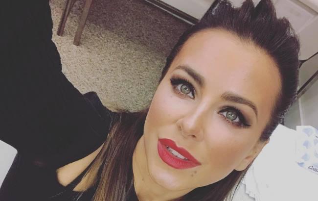 На семейном снимке Лорак была замечена с обручальным кольцом (фото)