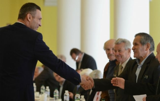 Кличко: Понад 300 тис. киян отримали соцдопомогу до Міжнародного дня громадян похилого віку