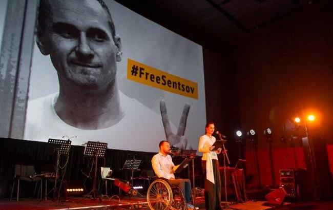 В Киеве на открытии Международного фестиваля документального кино поддержали Олега Сенцова (фото)