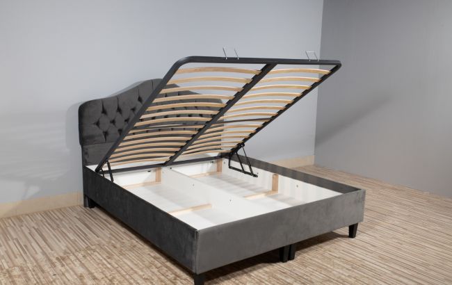 Головна помилка під час зберігання речей під ліжком, яка може пошкодити матращ