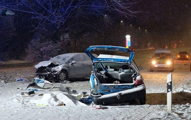 Непогода в Европе: в Германии снегопады заблокировали дороги и поезда