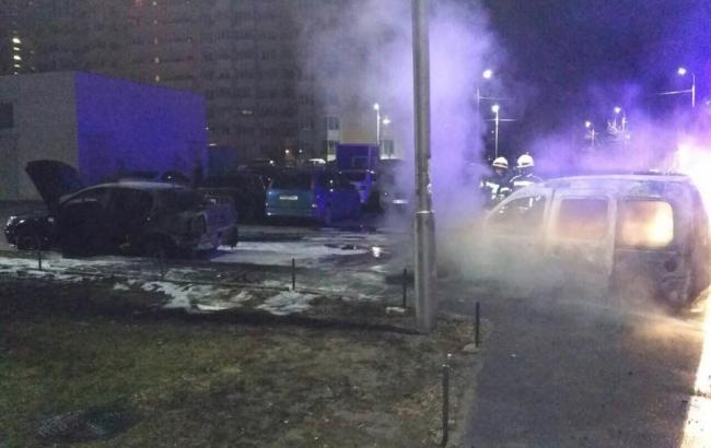 "Было очень страшно": под Киевом загорелось несколько авто (фото, видео)