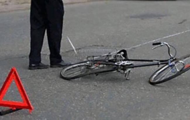 Поиск свидетелей: в Киеве разыскивают авто, которое сбило велосипедиста