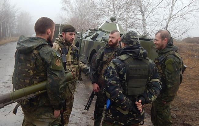 Полк "Азов" заявил, что берет контроль над Мариуполем с целью предотвращения терактов