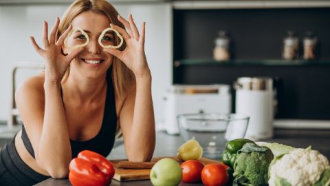 Ці фрукти та овочі не потрібно чистити: усі вітаміни знаходяться у шкірці