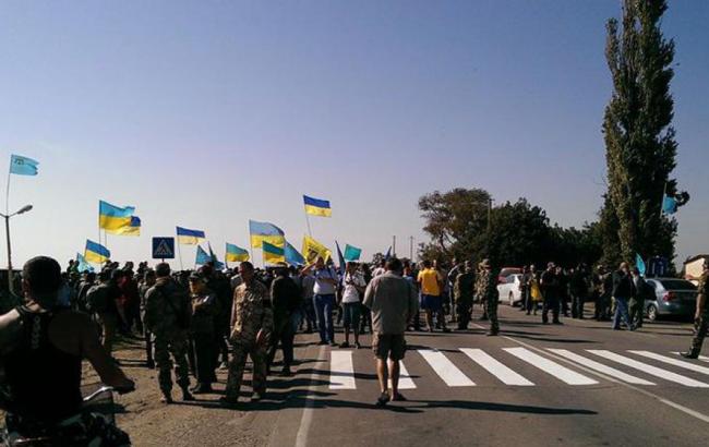 Опрос РБК-Украина: 52% читателей поддерживают блокаду Крыма