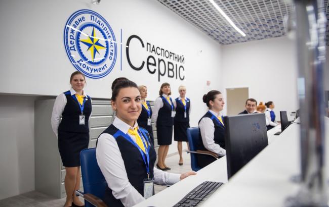 В Киеве начал работу крупнейший в Украине сервисный центр по выдаче биометрических паспортов