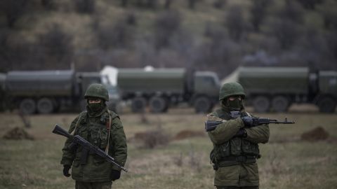 Окупанти почали будувати захисні споруди у глибині Криму