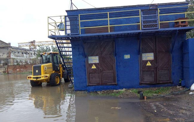 У Запорізькій області внаслідок потужної зливи затопило вулиці міста