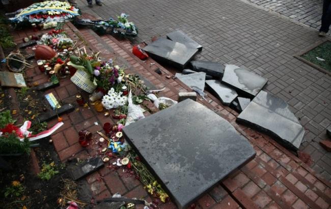 Вандал признался, зачем уничтожил мемориал Небесной Сотни (видео)