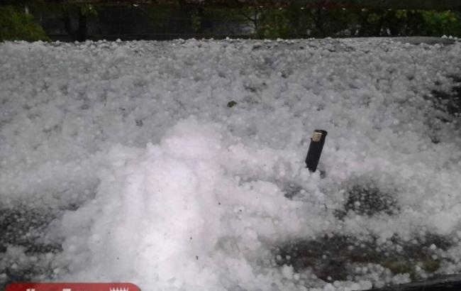 Аномальный июнь: Луцк засыпало градом и снегом