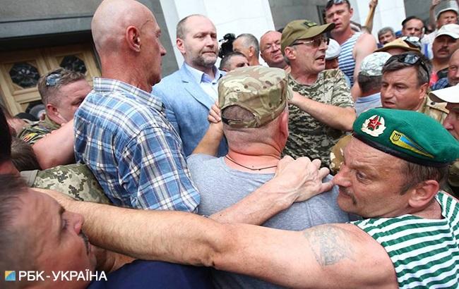 Ситуація під Радою: учасників мітингу запросили на комітет з питань ветеранів