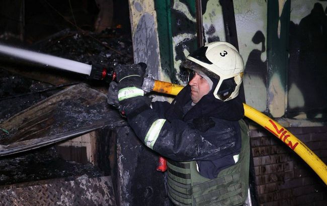 У Дніпропетровській області через атаку дронів сталися пожежі, зруйноване підприємство