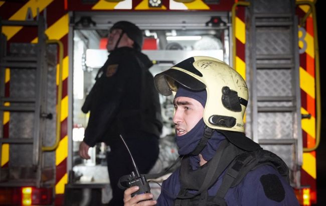 Майже 80 вогнеборців гасили пожежі в Одесі: у ДСНС показали відео і фото з місця