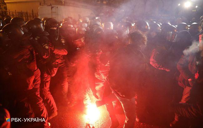 Драка, газ и пострадавшие: видео с митинга за Стерненко в центре Киева