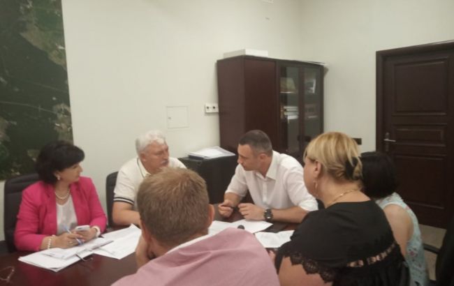 Кличко: Київ допоможе з документами ошуканим вкладникам Войцеховського