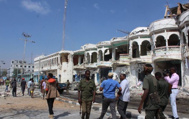Количество жертв в результате нападения на отель в Сомали достигло 28 человек