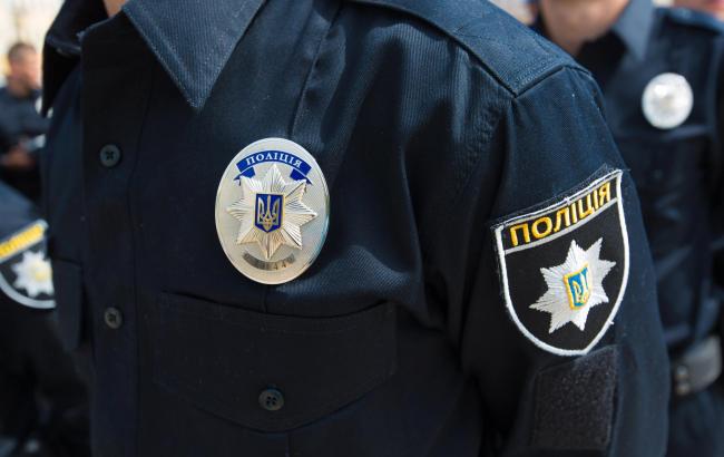 В Киеве на станции метро "Выдубичи" правоохранители изъяли у пассажира холодное оружие