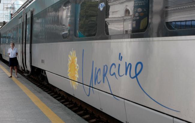 "Укрзализныця" назначила еще 2 дополнительных поезда на майские праздники