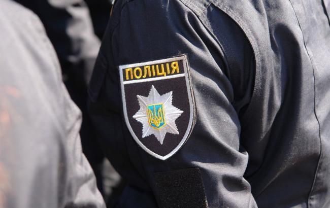 Приковали к дереву: под Днепром обнаружили труп молодого полицейского (фото)