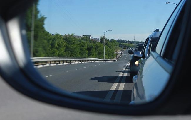 Піді Львовом водій провчив виїжджають на зустрічну