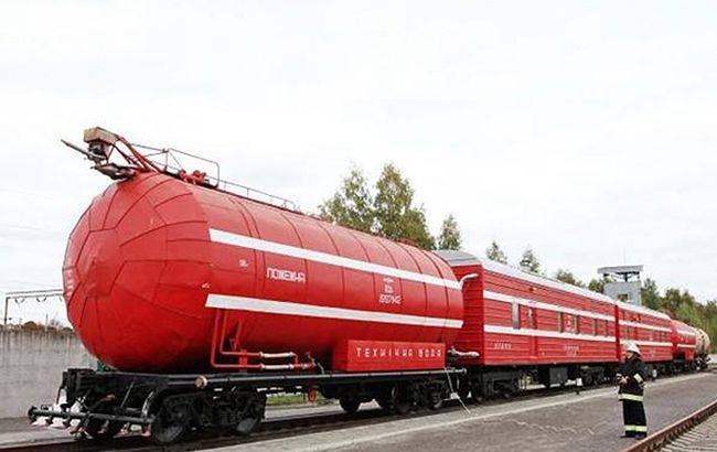 На півдні України через лісову пожежу затримуються два потяги