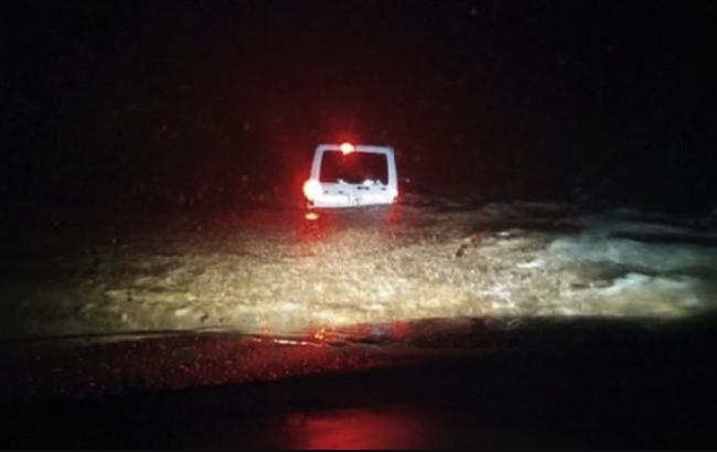 В Крыму машины смывает водой с дорог