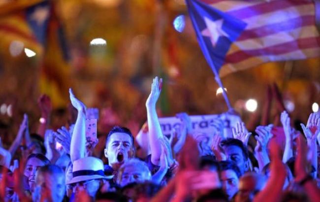 В Барселоне тысячи людей вышли на митинг в поддержку референдума