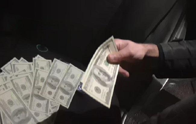 В Черниговской области СБУ прекратила сбыт фальшивой валюты с участием депутата