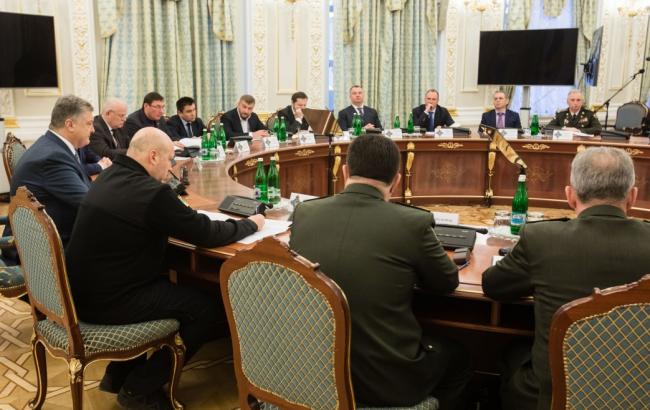 СНБО необходимо усилить контроль за въездом в Украину граждан страны-агрессора, - Порошенко