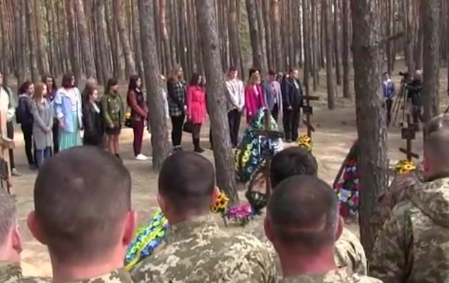 "Человек живет, пока его помнят": под Старобельском почтили память погибших украинских бойцов