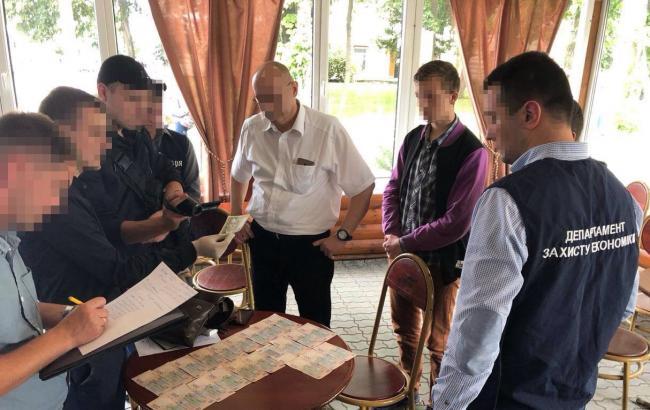 В Ровенской области на взятке задержали чиновника горсовета