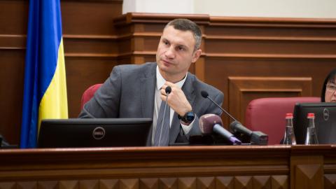 Кличко: мы ремонтируем дороги, срок эксплуатации которых истек десятки лет назад