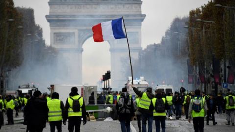 Во Франции назвали число осужденных "желтых жилетов" с начала протестов