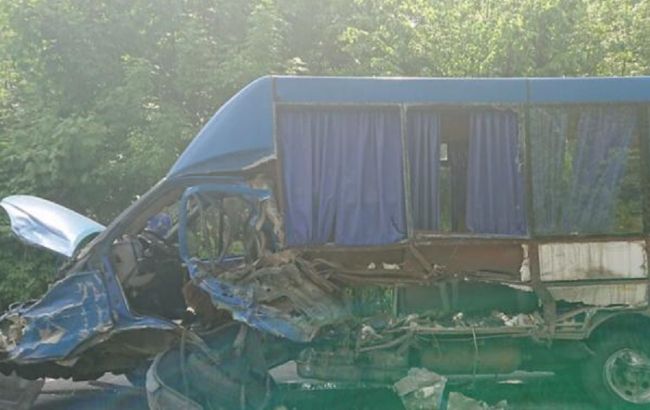 В Винницкой области столкнулись автомобиль и микроавтобус