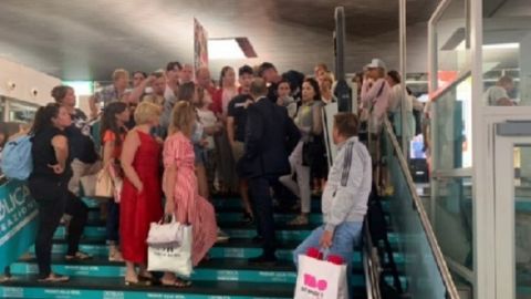 Бояться залишати аеропорт: українські туристи застрягли на Сицилії (фото)