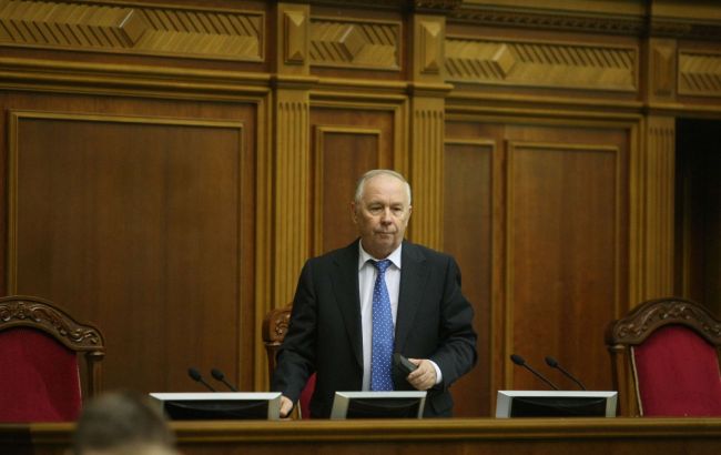 На первое заседания новой Рады пригласят спикера времен Януковича Рыбака