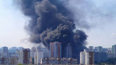 У Києві сталася масштабна пожежа на будівництві