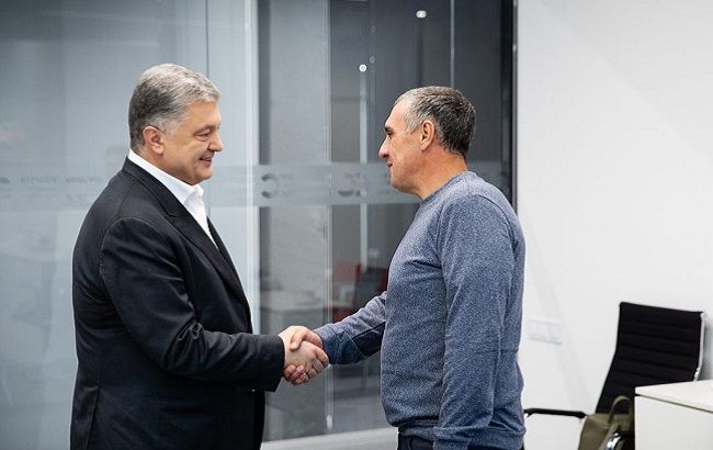 Петро Порошенко зустрівся з Євгеном Пановим і привітав бранця Кремля з поверненням додому