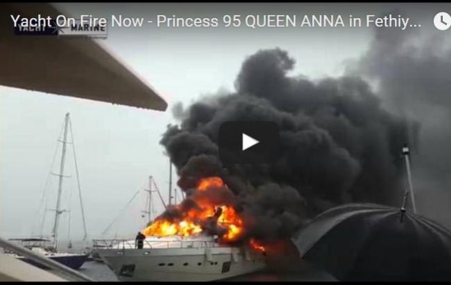 В Турции сгорела яхта российского олигарха
