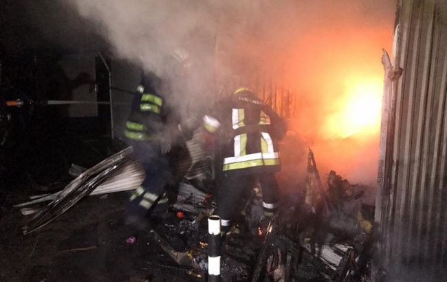 В Кривом Роге произошел пожар: сгорели десятки торговых точек