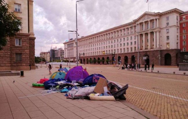 Ситуация в Болгарии: полиция разгоняет палаточные городки и задерживает митингующих