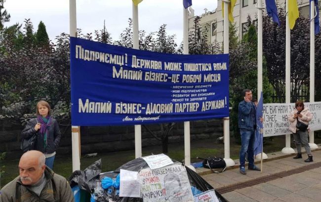 Працівники "7-го кілометра" перекрили дорогу через карантин вихідного дня