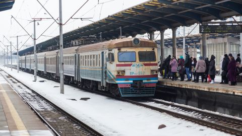 Через негоду затримались кілька поїздів. Графік вже відновлено