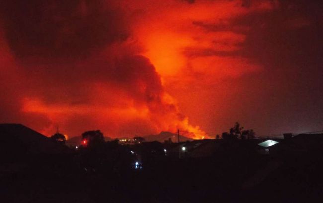 Лава вулкана остановилась в сотнях метров от 2-миллионного города в Конго