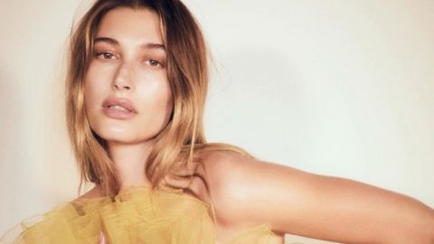 Хейлі Бібер похвалилася сталевим пресом на зустрічі з президентом Франції Еммануелем Макроном