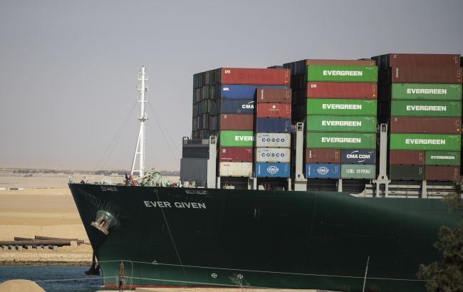 Судно Ever Given покинет Суэцкий канал. Компания согласилась компенсировать убытки
